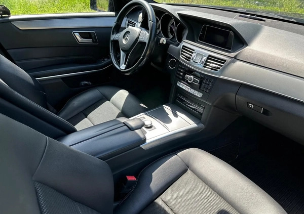 Mercedes-Benz Klasa E cena 69900 przebieg: 252900, rok produkcji 2014 z Piechowice małe 92